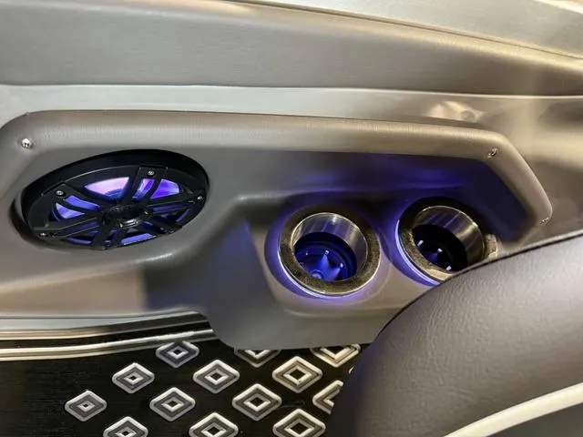 Slide: The Image of Bennington 25 QSBA ESP Custom 400HP V10 Tritoon Pontoon 2025 - 39