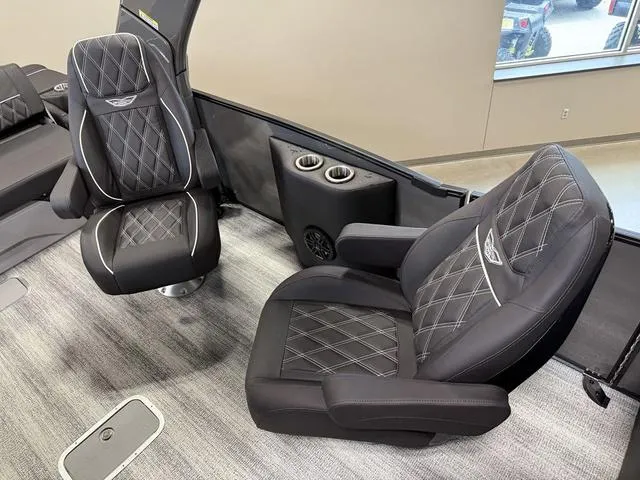 Slide: The Image of Bennington 25 QSBA ESP Custom 400HP V10 Tritoon Pontoon 2025 - 44