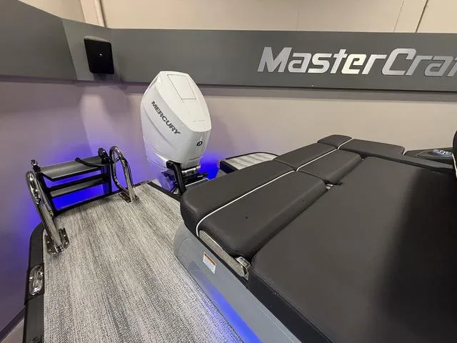 Slide: The Image of Bennington 25 QSBA ESP Custom 400HP V10 Tritoon Pontoon 2025 - 49