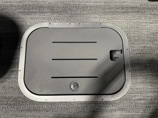 Slide: The Image of Bennington 25 QSBA ESP Custom 400HP V10 Tritoon Pontoon 2025 - 52