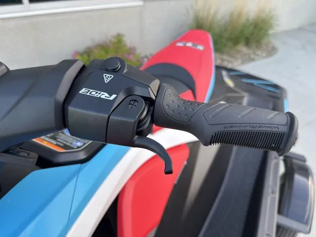 Slide: The Image of Yamaha Jetblaster DLX 2-Up 2025 - 13