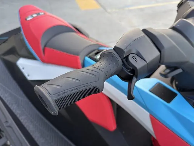 Slide: The Image of Yamaha Jetblaster DLX 2-Up 2025 - 15