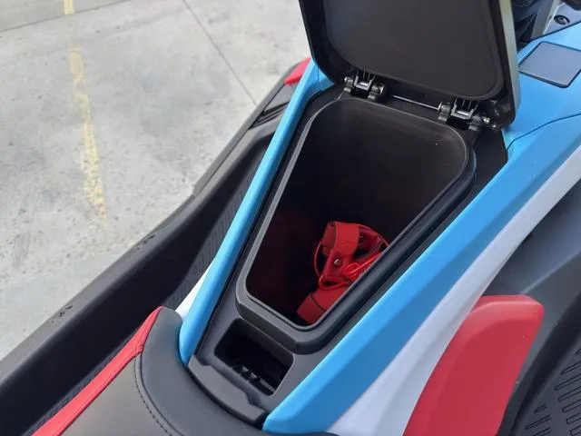 Slide: The Image of Yamaha Jetblaster DLX 2-Up 2025 - 17