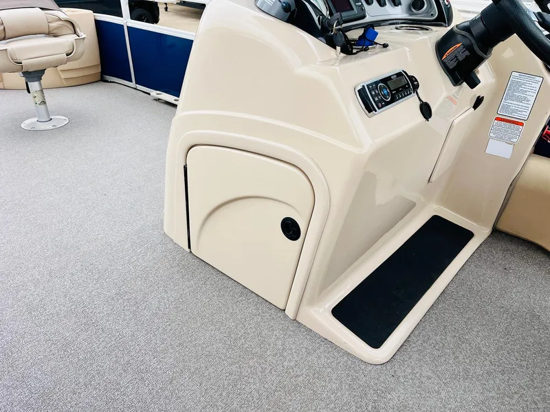 Slide: The Image of 2017 Sun Tracker Fishin' Barge 22 XP3 helm with beige console and seating. - 26