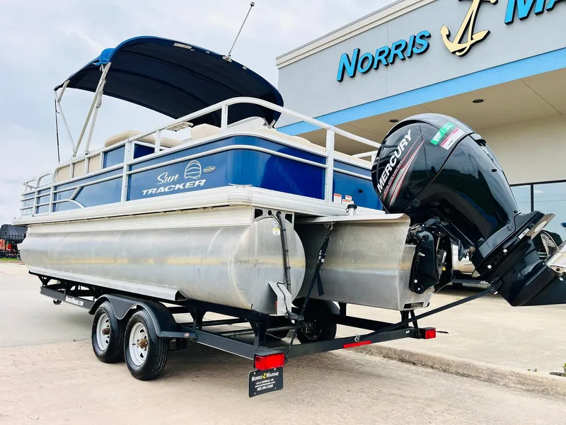 Slide: The Image of 2017 Sun Tracker Fishin' Barge 22 XP3 pontoon boat with Mercury engine at Norris Marine. - 8
