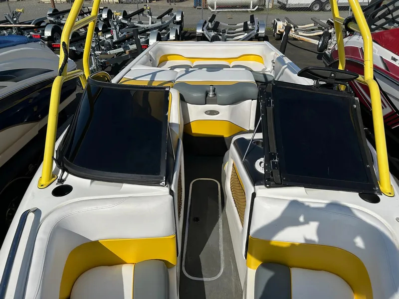Slide: The Image of 2002 Malibu Wakesetter 21 XTi boat interior with yellow and white seating. - 11