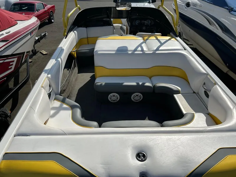 Slide: The Image of 2002 Malibu Wakesetter 21 XTi boat interior with yellow and white seating. - 3