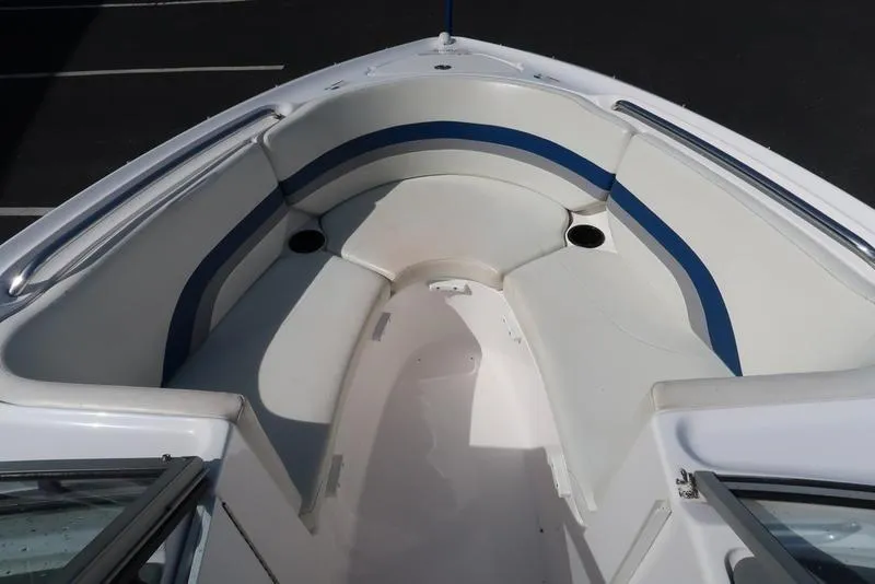 Slide: The Image of 2004 Yamaha Boats SX 230 bow seating area with white and blue upholstery. - 22