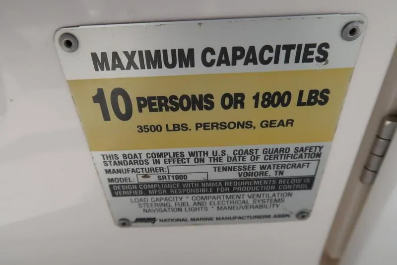 Slide: The Image of Maximum capacity sign on 2004 Yamaha Boats SX 230, 10 persons or 1800 lbs. - 24