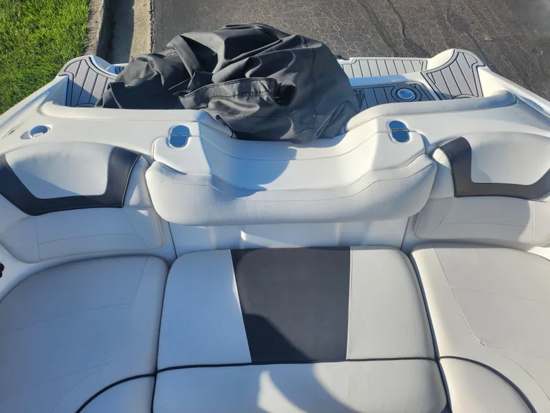 Slide: The Image of 2014 Yamaha Boats AR192 interior with white and black seating, outdoor setting. - 21