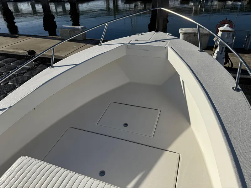 Slide: The Image of Regulator Marine 21 Center Console 1996 - 10