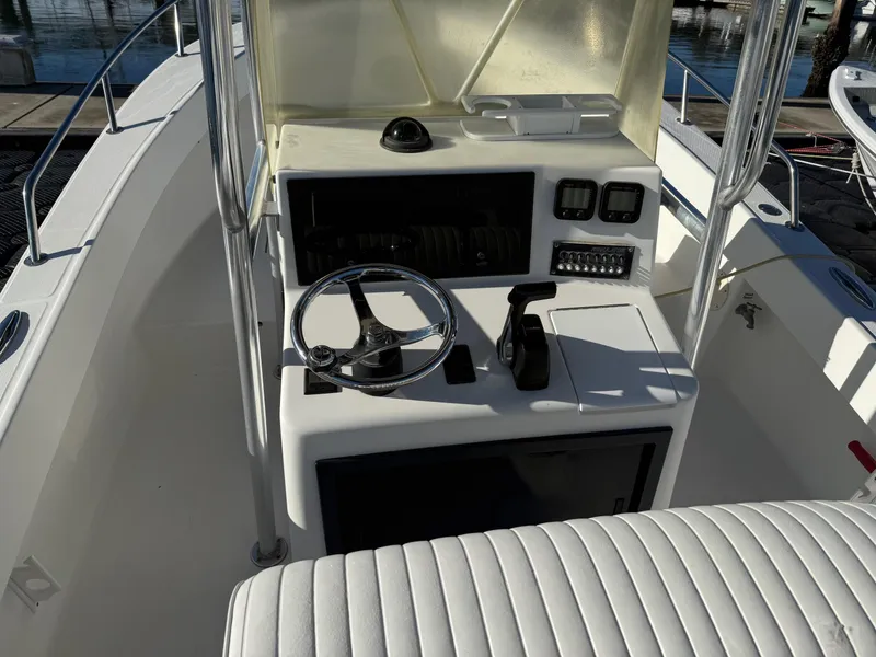 Slide: The Image of Regulator Marine 21 Center Console 1996 - 8