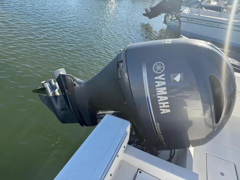 Slide: The Image of Regulator Marine 21 Center Console 1996 - 9