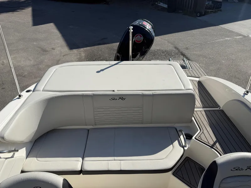 Slide: The Image of Sea Ray SPX 190 Outboard 2022 - 4