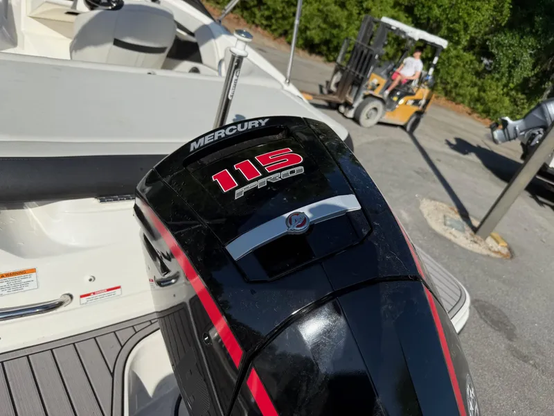 Slide: The Image of Sea Ray SPX 190 Outboard 2022 - 6