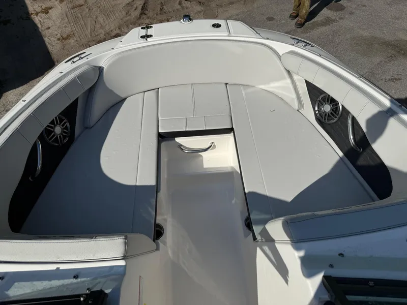 Slide: The Image of Sea Ray SPX 190 Outboard 2022 - 7