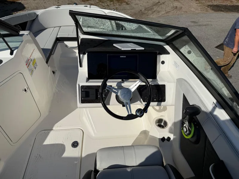 Slide: The Image of Sea Ray SPX 190 Outboard 2022 - 9