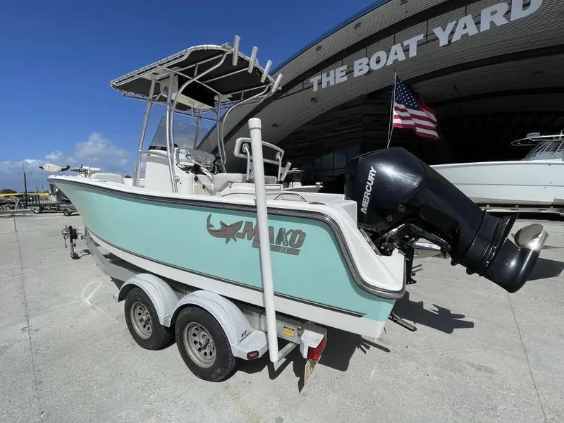 Slide: The Image of Mako 214 Center Console 2020 - 10