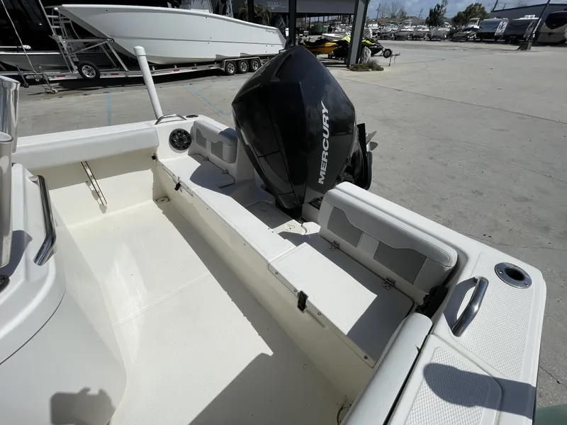 Slide: The Image of Mako 214 Center Console 2020 - 14