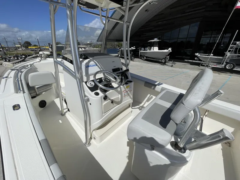 Slide: The Image of Mako 214 Center Console 2020 - 16