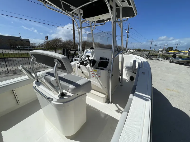 Slide: The Image of Mako 214 Center Console 2020 - 17