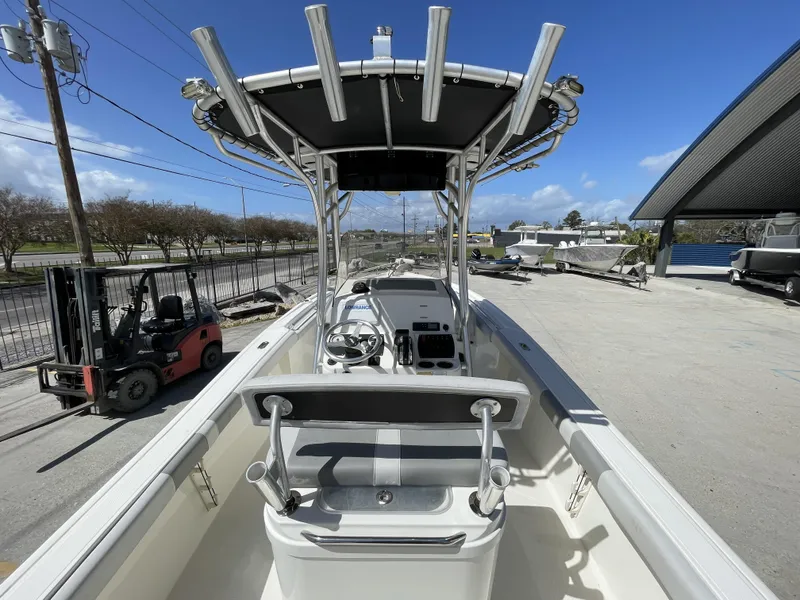 Slide: The Image of Mako 214 Center Console 2020 - 18