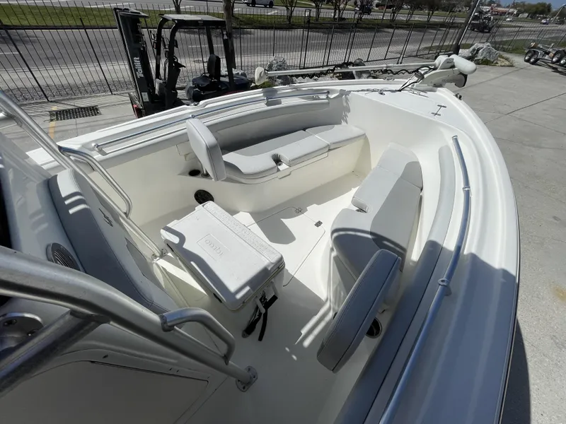 Slide: The Image of Mako 214 Center Console 2020 - 19