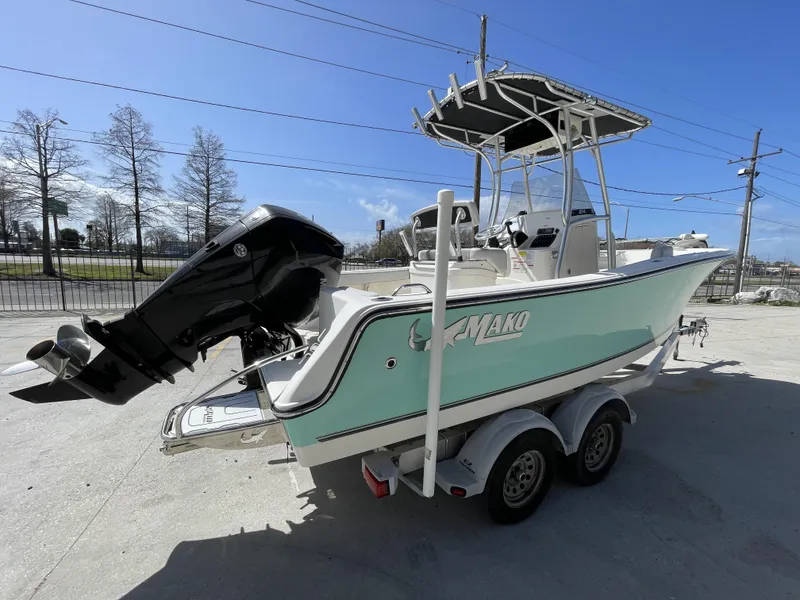 Slide: The Image of Mako 214 Center Console 2020 - 2