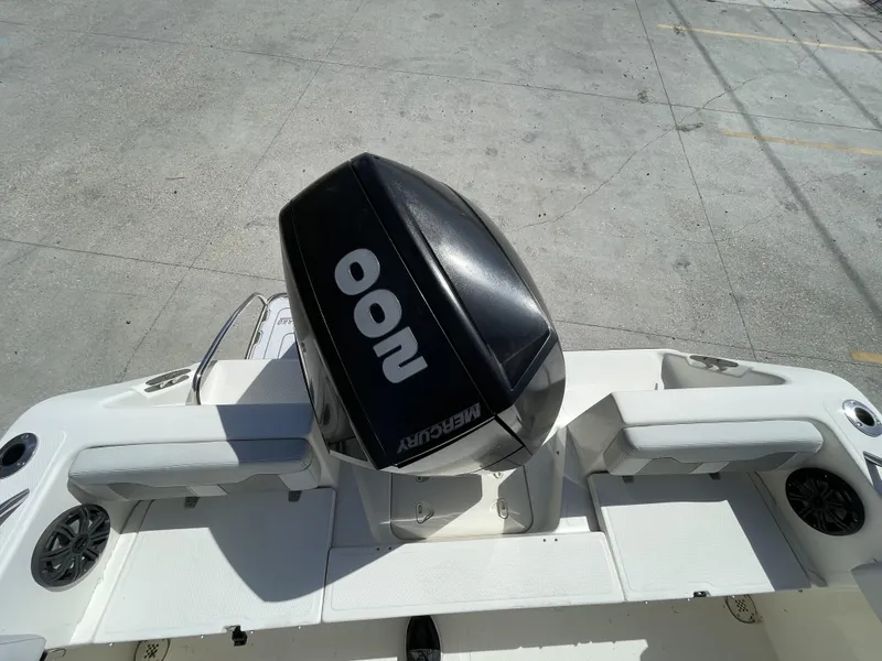 Slide: The Image of Mako 214 Center Console 2020 - 3