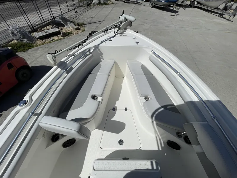 Slide: The Image of Mako 214 Center Console 2020 - 5