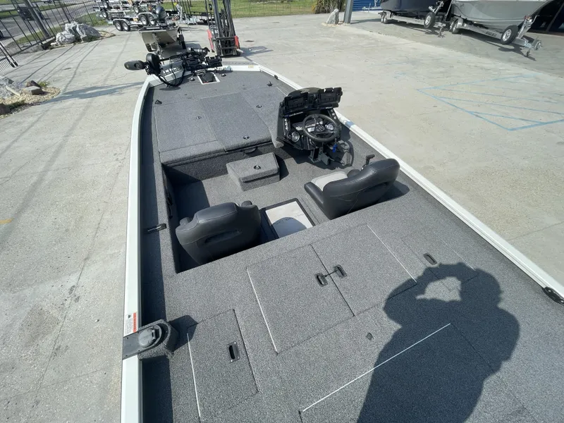 Slide: The Image of Crestliner 21mx 2021 - 5