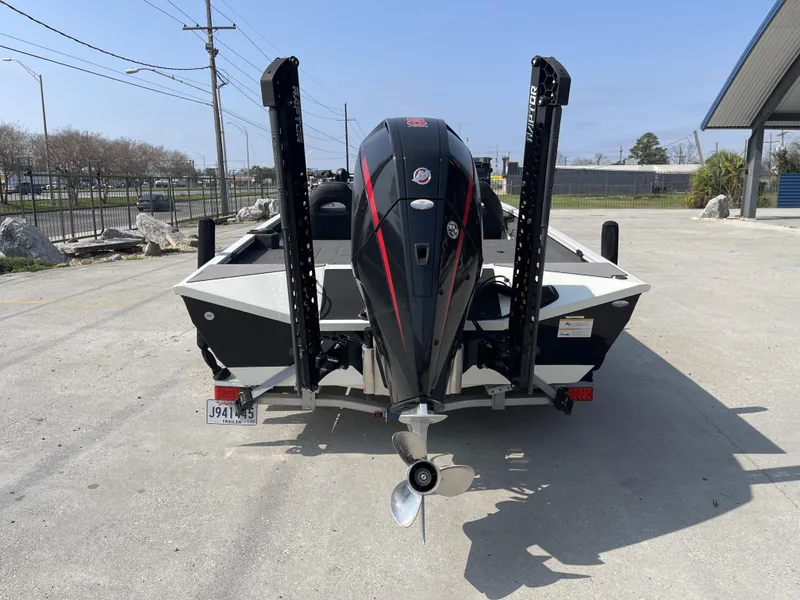 Slide: The Image of Crestliner 21mx 2021 - 6