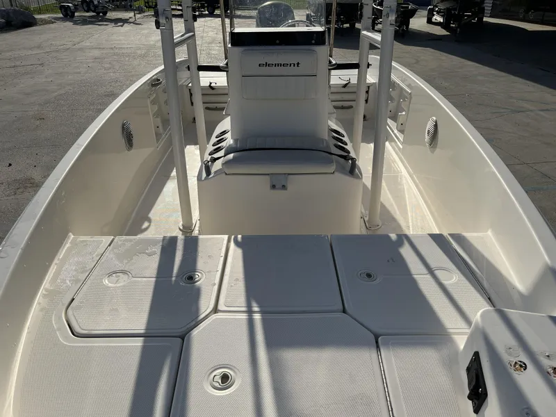 Slide: The Image of Bayliner Element F18 2017 - 13