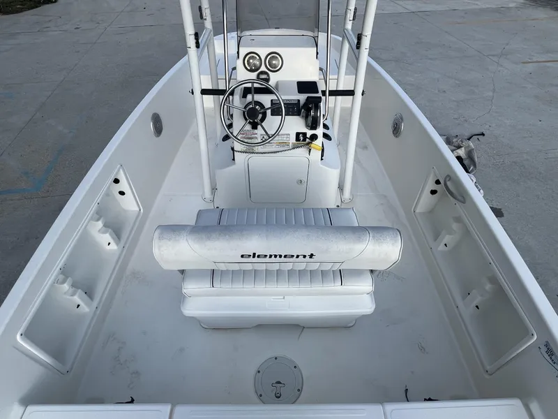 Slide: The Image of Bayliner Element F18 2017 - 4