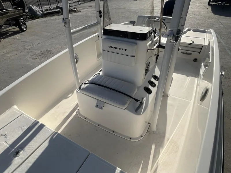Slide: The Image of Bayliner Element F18 2017 - 6