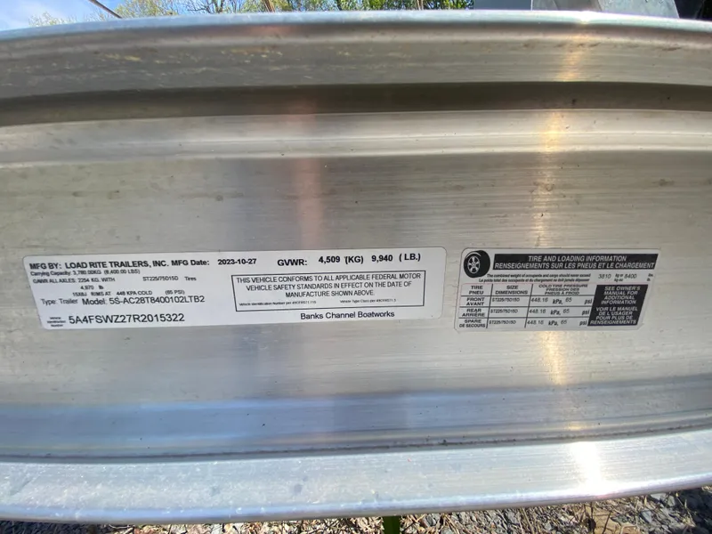 Slide: The Image of Label on Grady-White Freedom 275 trailer, showing specifications and manufacturing details. - 35