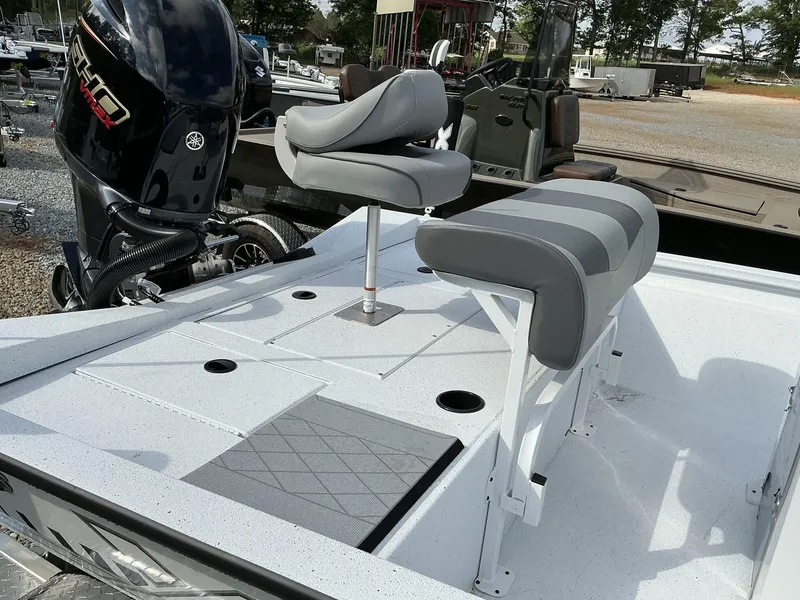 Slide: The Image of 2025 Xpress Hyper-Lift Bay Series 210 BAY-175 HP boat with seating and Yamaha engine. - 10