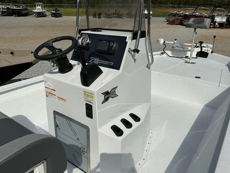 Slide: The Image of 2025 Xpress Hyper-Lift Bay Series 210 BAY-175 HP boat console and seating area. - 11