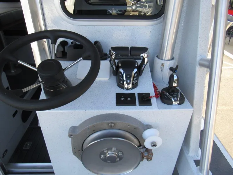 Slide: The Image of North River 32 Endurance 2026 - 13