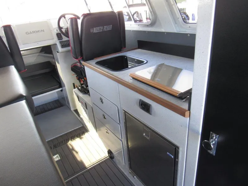 Slide: The Image of North River 32 Endurance 2026 - 15