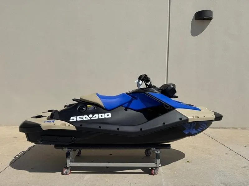 Slide: The Image of Sea-Doo Spark Trixx for 1 2025 - 3