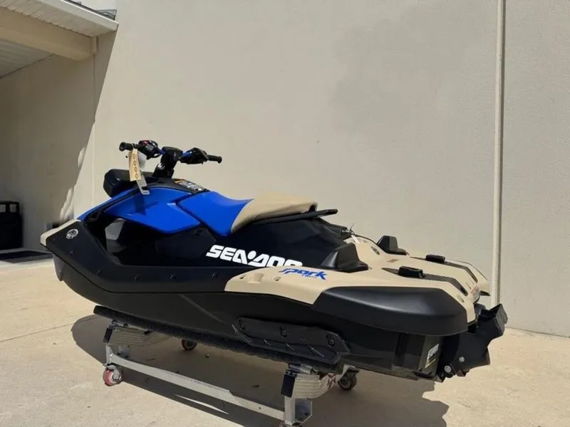 Slide: The Image of Sea-Doo Spark Trixx for 1 2025 - 4