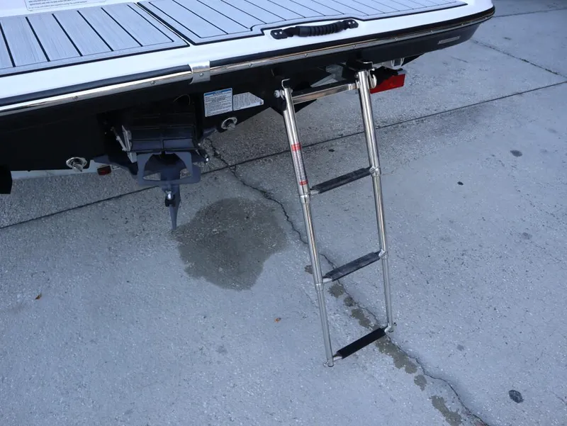 Slide: The Image of Yamaha 195S 2025 - 14