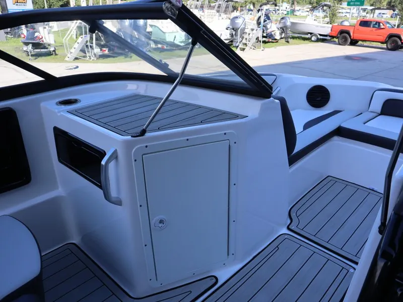 Slide: The Image of Yamaha 195S 2025 - 20