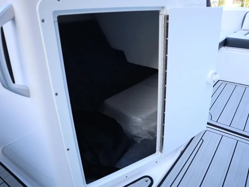 Slide: The Image of Yamaha 195S 2025 - 25