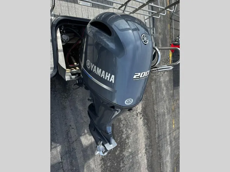 Slide: The Image of Yamaha 200 outboard motor on a boat, L-Series L5 CLZ, 2021 model. - 15
