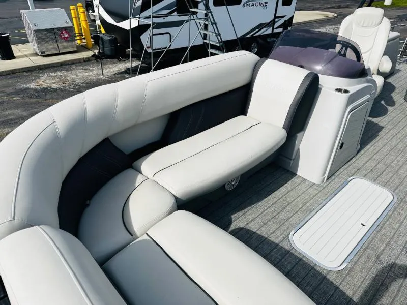 Slide: The Image of Luxurious seating on 2021 L-Series L5 CLZ boat, featuring sleek design and comfort. - 6