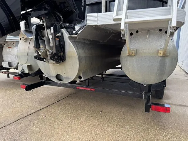 Slide: The Image of Rear view of a 2020 Bennington 22 SSRX pontoon boat on a trailer. - 6