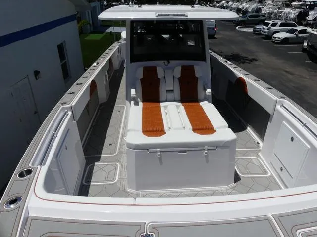 Slide: The Image of Twin Vee 400 GFX2 2026 - 11