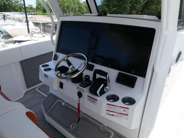 Slide: The Image of Twin Vee 400 GFX2 2026 - 14